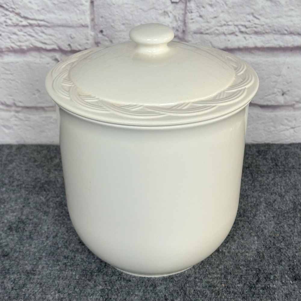 Pfaltzgraff Acadia White 9" Canister Stoneware Cookie Jar Lid Embossed USA